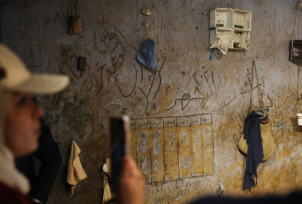 Syrian detainees handmade items exhibition