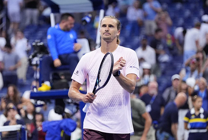 Zverev avoids upset US Open