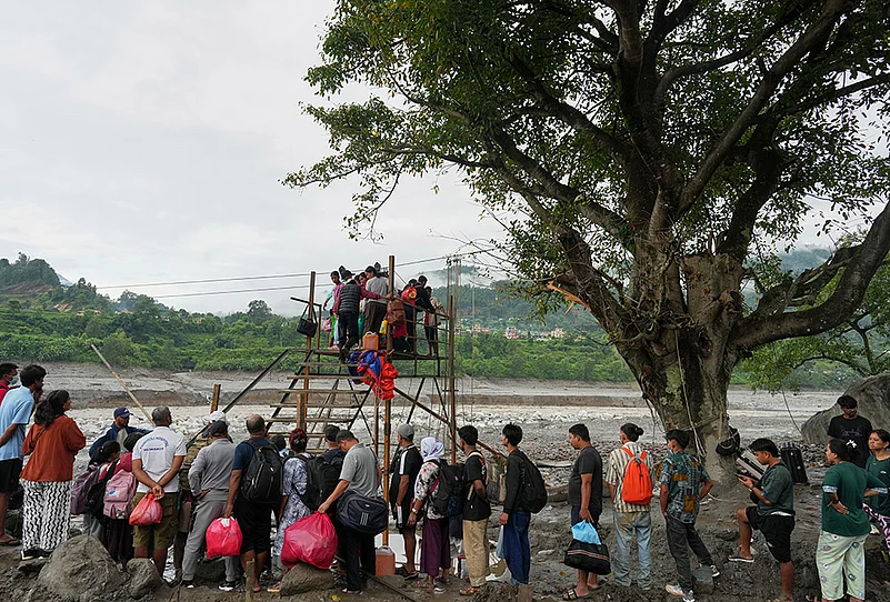 Indian tunnel rescue team Nepal