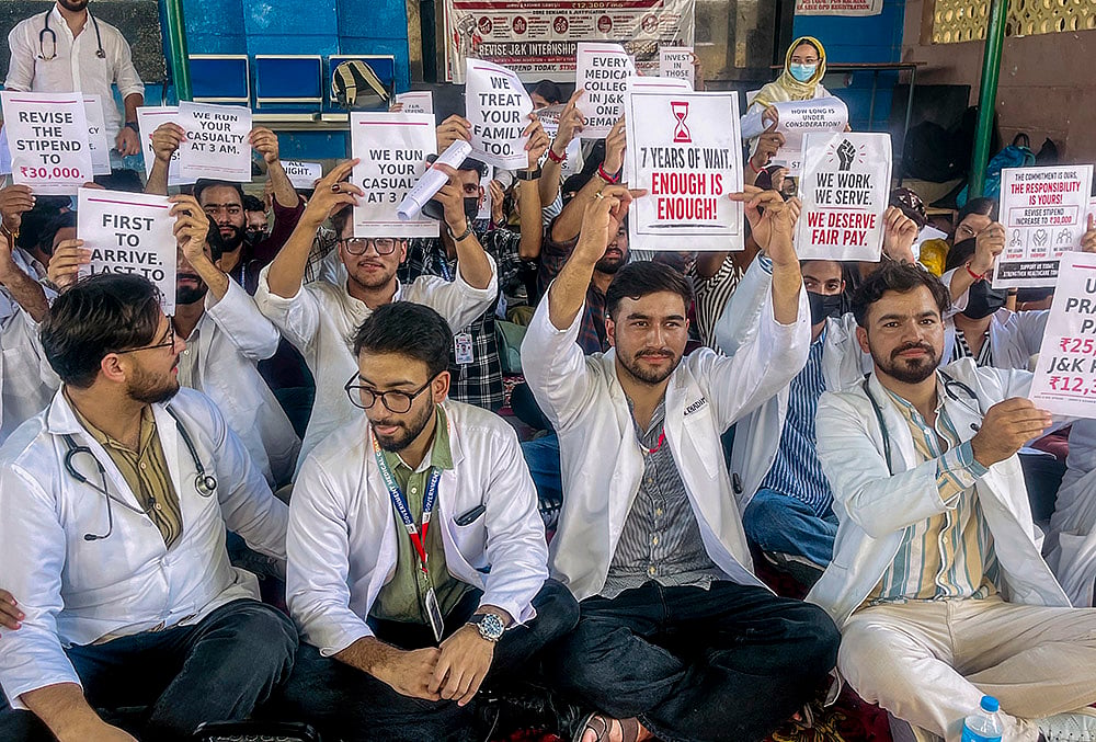 Medical college students stage protest in Doda