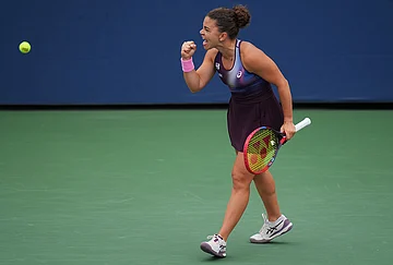| Photo: AP/Kirsty Wigglesworth : Jasmine Paolini, of Italy, celebrates winning a point against Lucrezia Stefanini, of Italy, during the second round of the U.S. Open tennis championships Wednesday, Sept. 2, 2026, in New York.