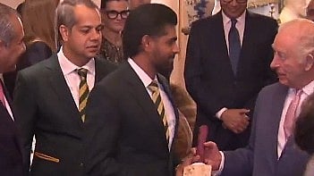 Babar Azam presented King Charles III with a signed cricket bat during a squad visit to Clarence House in London. - bbctms/X