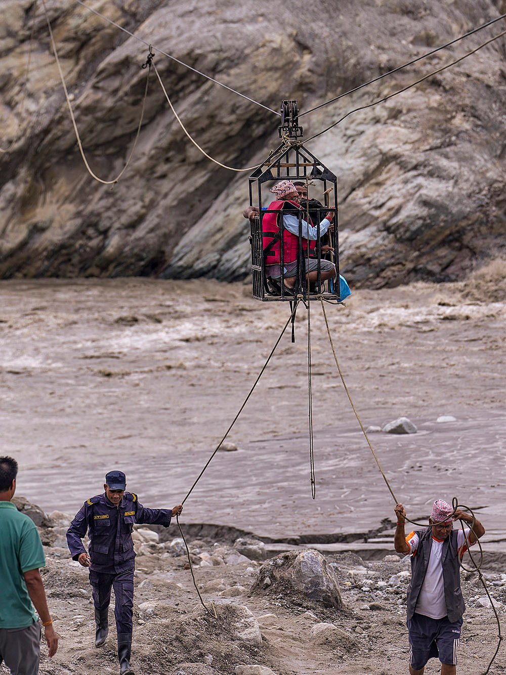 Nepal floods: People cross Trishuli river through zipline