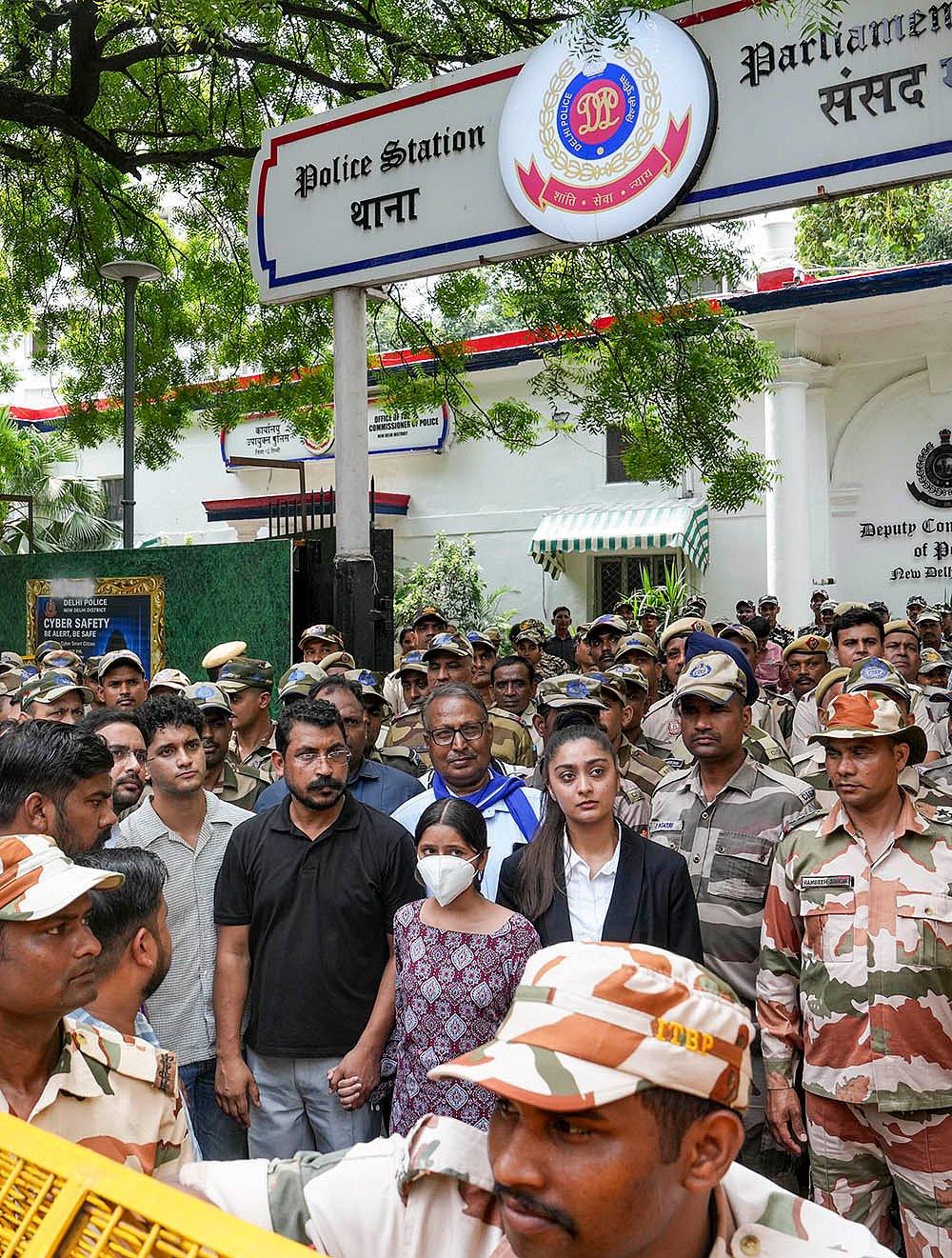 Nishu Azad student activist protest pics