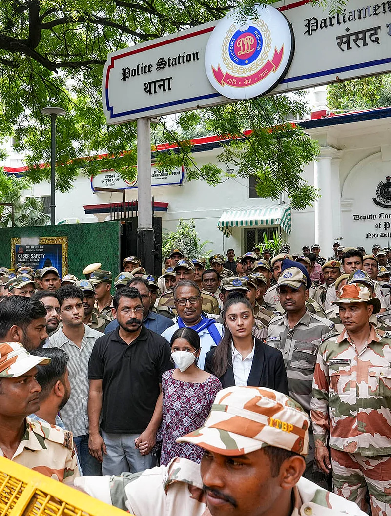 Nishu Azad student activist protest pics