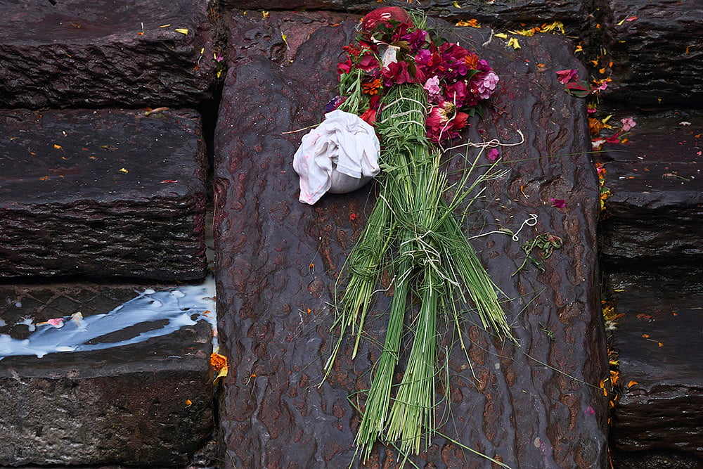 An effigy of a person missing in the deadly flash floods is placed for rituals during a symbolic funeral on the banks of the Bagmati River near Pashupatinath Temple in Kathmandu, Nepal. - | Photo: AP/Niranjan Shrestha