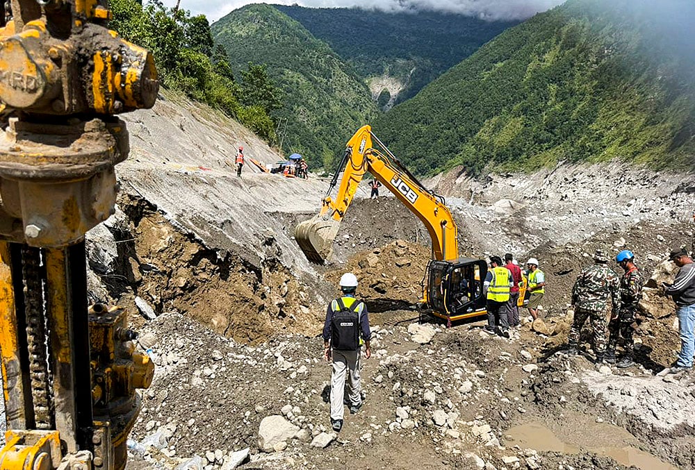 Nepal Army tunnel rescue mission