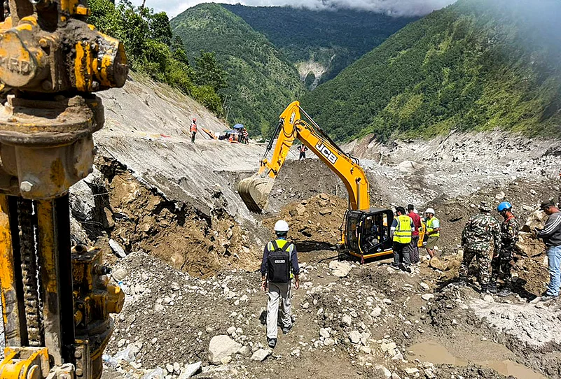 Nepal Army tunnel rescue mission