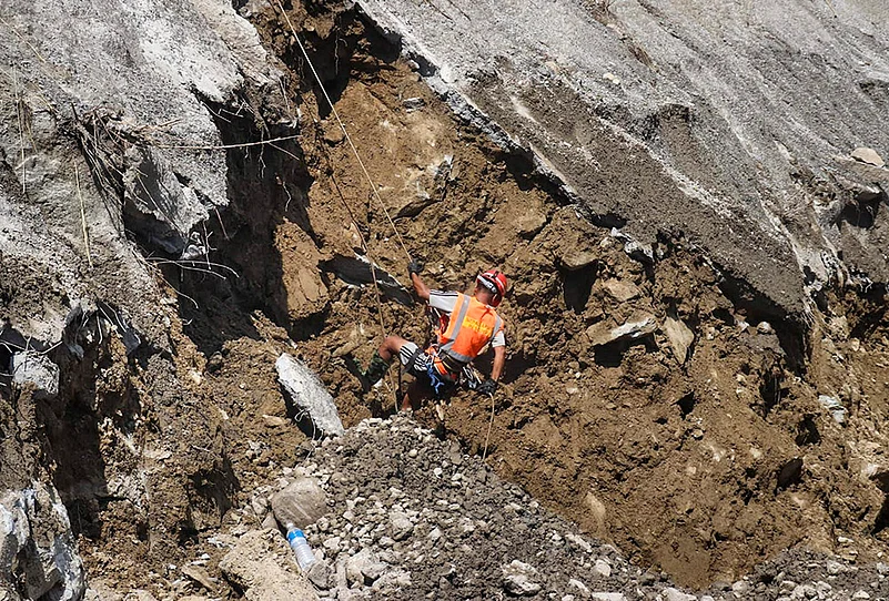Underground trapped workers oxygen supply