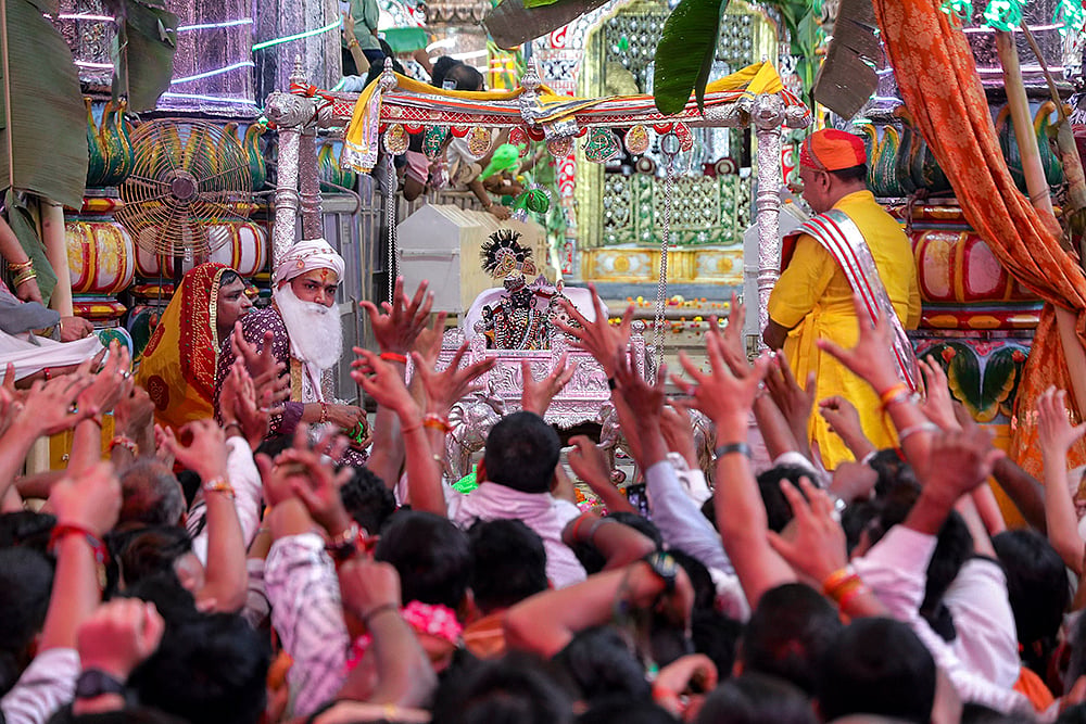 Janmashtami festivities at Dwarkadhish Temple
