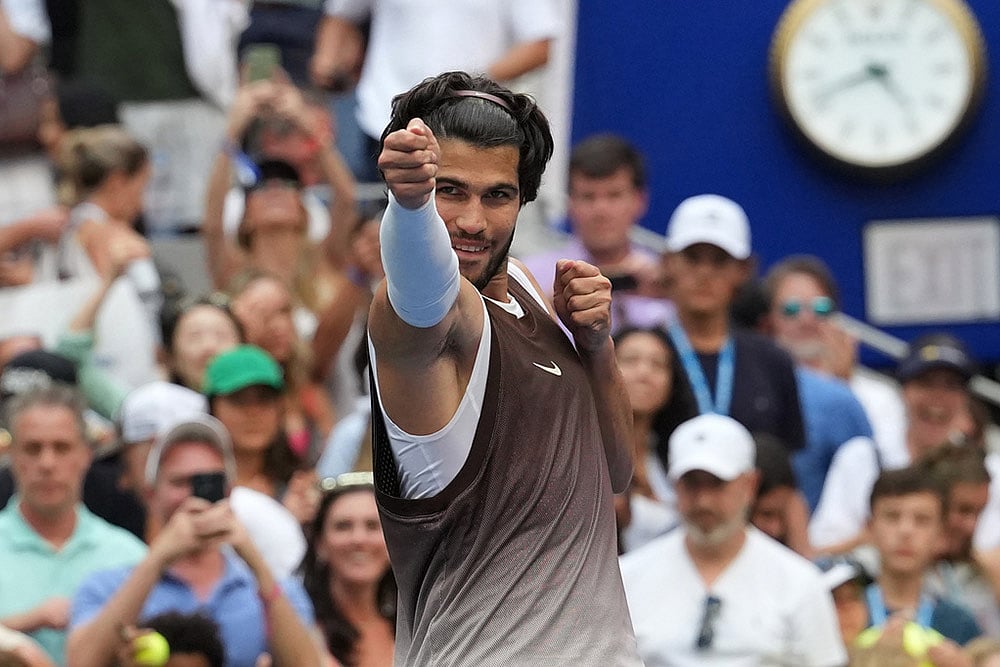 Carlos Alcaraz, of Spain, gestures after he won his match against Wu Yibing, of China, during the third round of the U.S. Open tennis championships in New York. - | Photo: AP/Kirsty Wigglesworth
