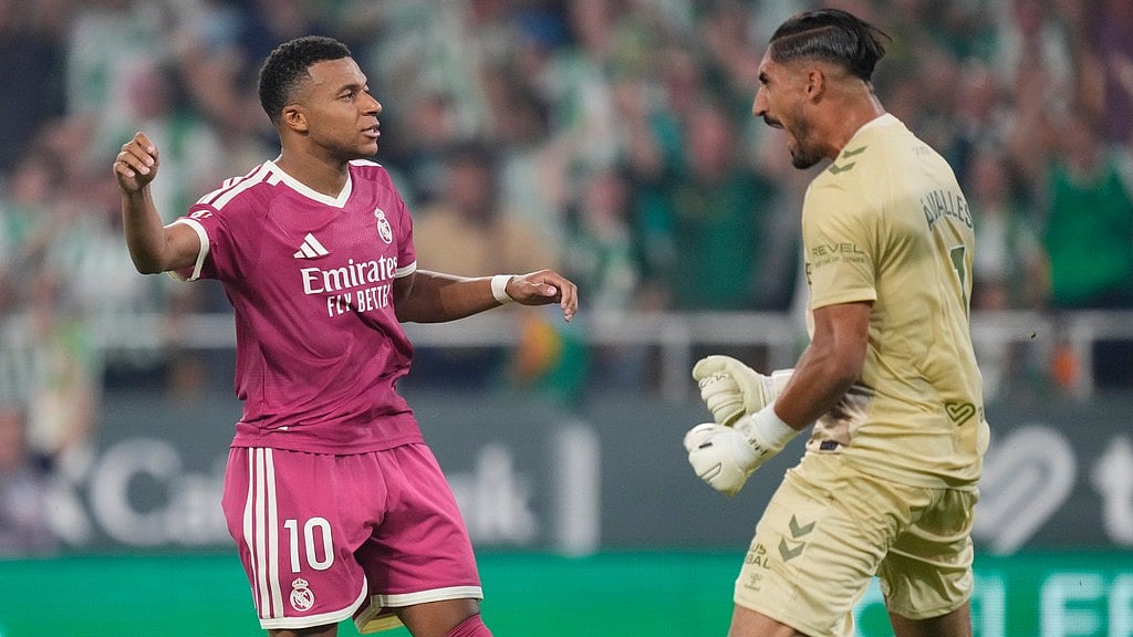 Real Madrid's Kylian Mbappe, left, reacts after missing a penalty kick in front of Betis' goalkeeper Alvaro Valles during the Spanish La Liga soccer match between Real Betis and Real Madrid in Seville. - Jose Breton/AP Photo