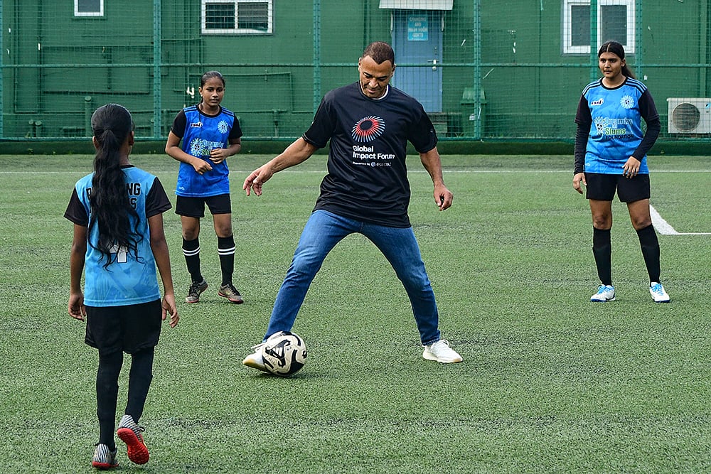 Cafu meets young football enthusiasts in Mumbai