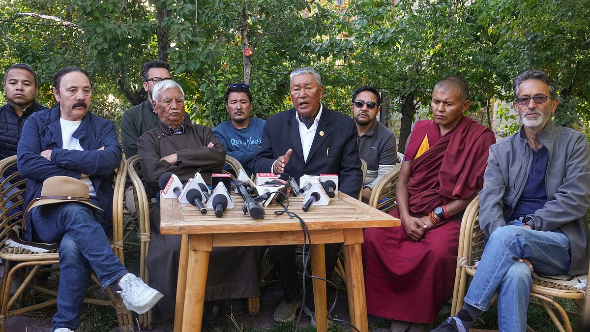  Leh: Leh Apex Body (LAB)co-chairman Chering Dorjay (centre) with other members   - PTI