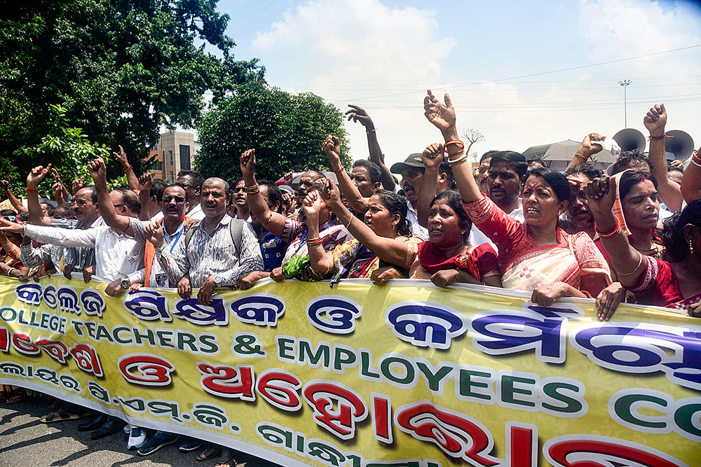 Teachers protest in Bhubaneswar