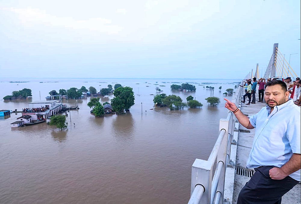 Flood situation in Bihar Tejashwi Yadav inspects flood-affected area
