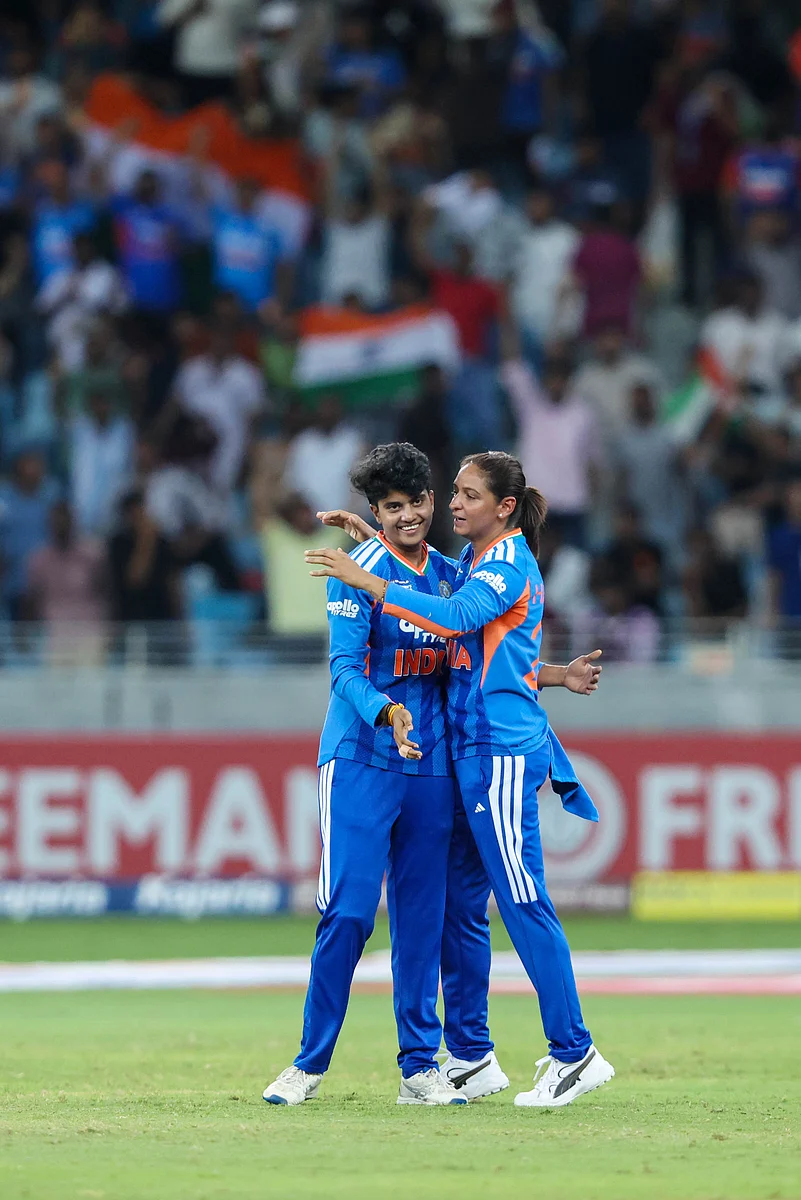 IND-W vs PAK-W score 2026