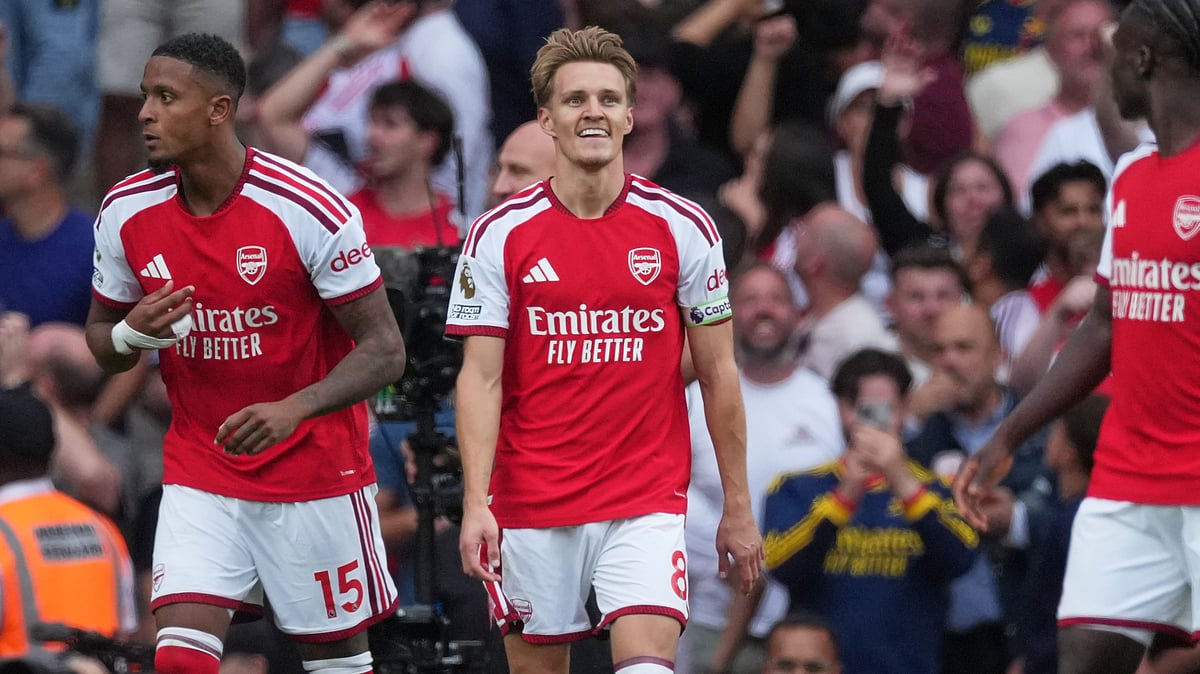 Arsenal's Martin Odegaard, centre, reacts during the English Premier League soccer match between Arsenal and Chelsea in London, Sunday, Sept. 6, 2026 - (AP Photo/Dave Shopland)