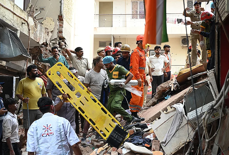 satya niketan colony accident
