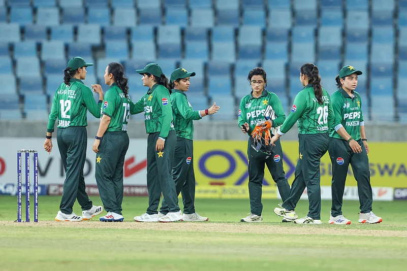 Pakistan all out 55 vs India images and scorecard