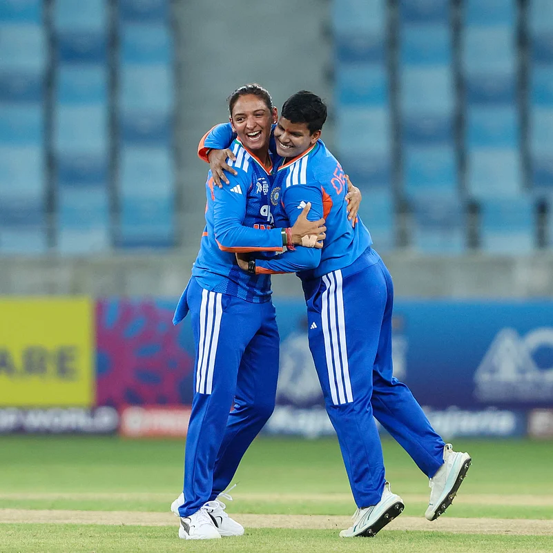 India women beat Pakistan 55 all out