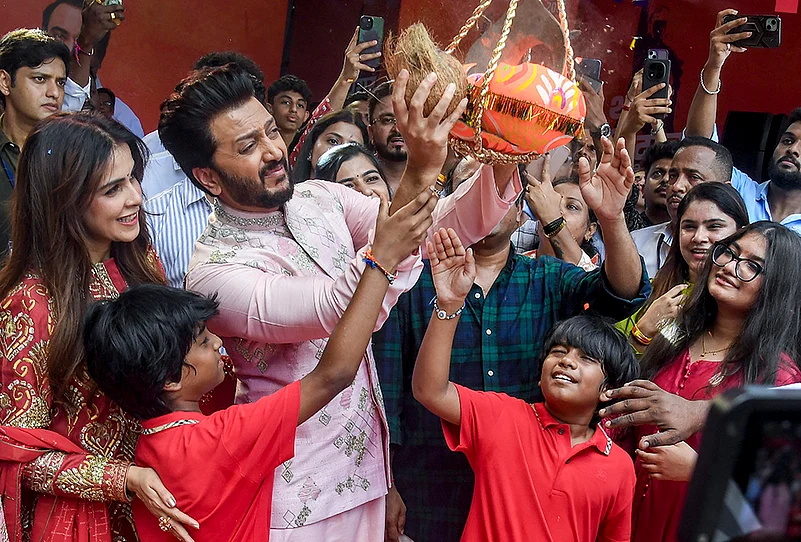 Krishna Janmashtami Mumbai actor Riteish Deshmukh along with wife Genelia