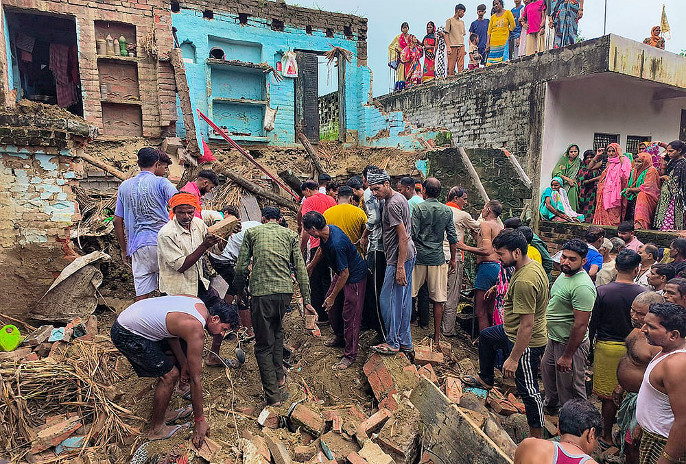 House collapses amid rain in Kanpur