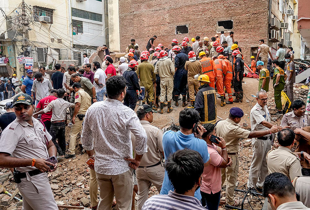 delhi fire service satya niketan
