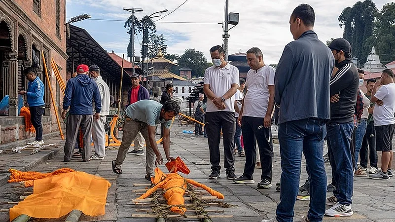 Nepal floods: Last rites of victims in Kathmandu