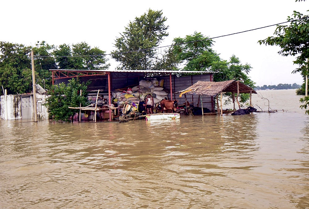 Ganga inundates residential areas in Nakta Diyara, in Patna