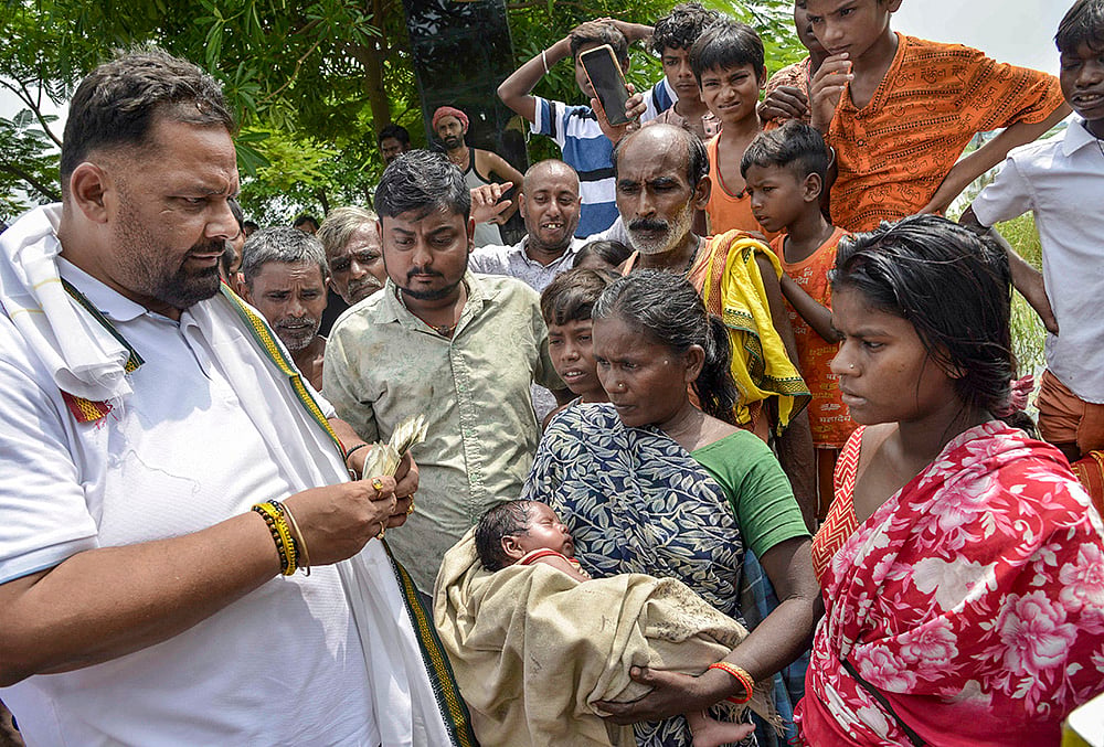 Ranjan alias Pappu Yadav distributes relief supplies 