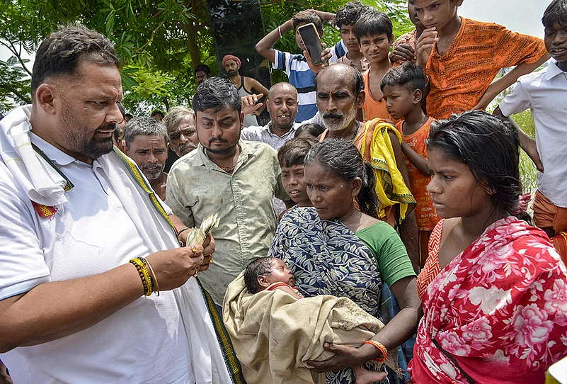 Ranjan alias Pappu Yadav distributes relief supplies