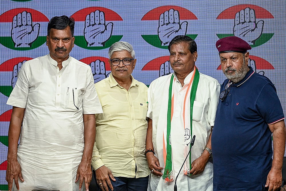 Hira Thakur joins Congress in Delhi