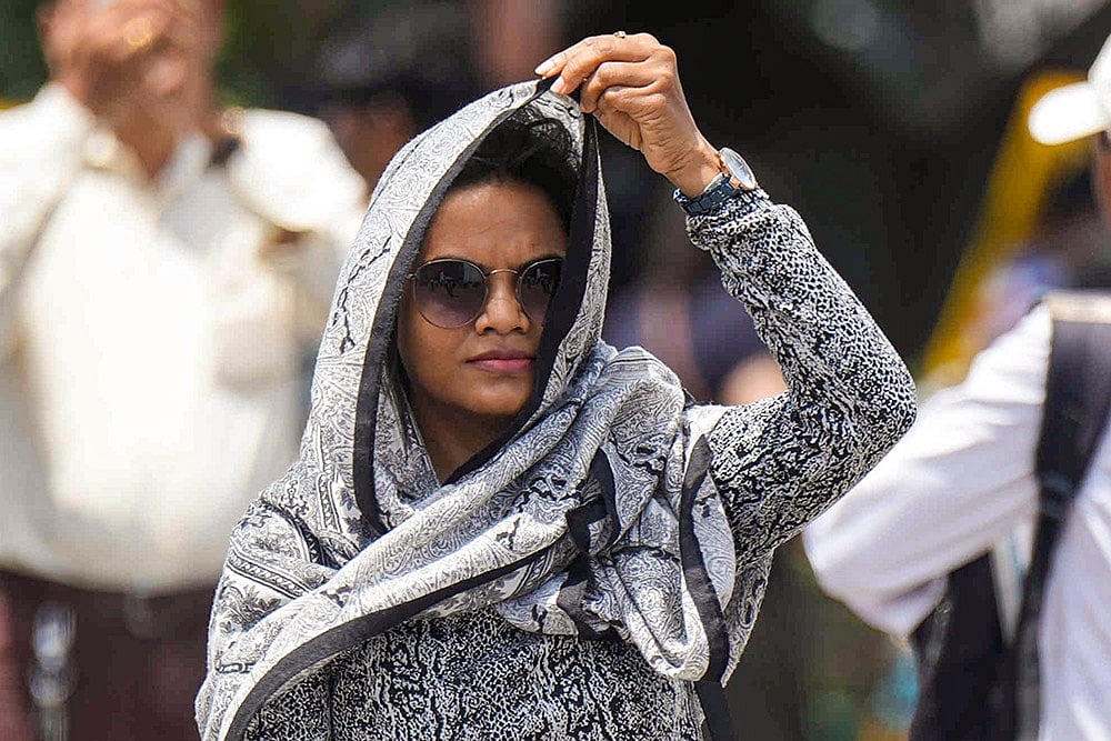 Weather: Humid weather in Mumbai