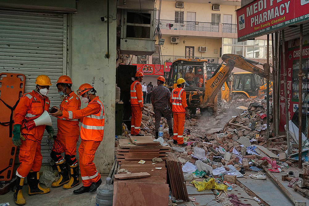 Delhi Building Collapse: South Delhi Satya Niketan
