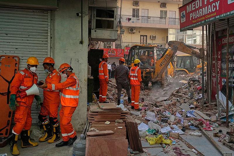 Delhi Building Collapse: South Delhi Satya Niketan