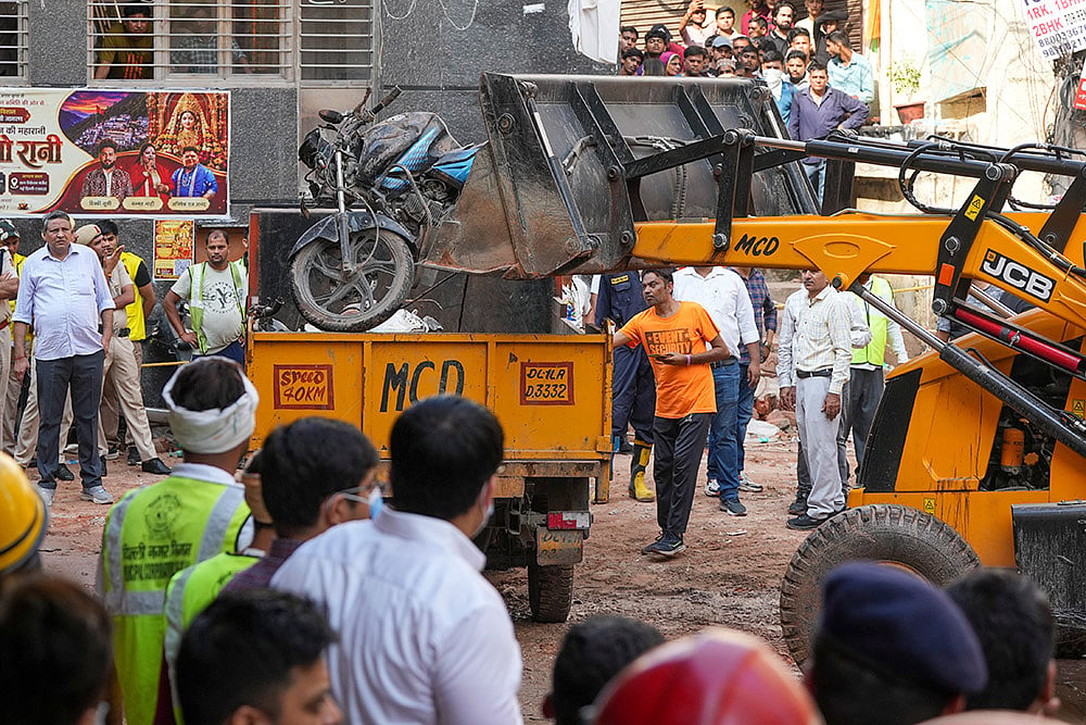 Building Collapses In South Delhi Satya Niketan