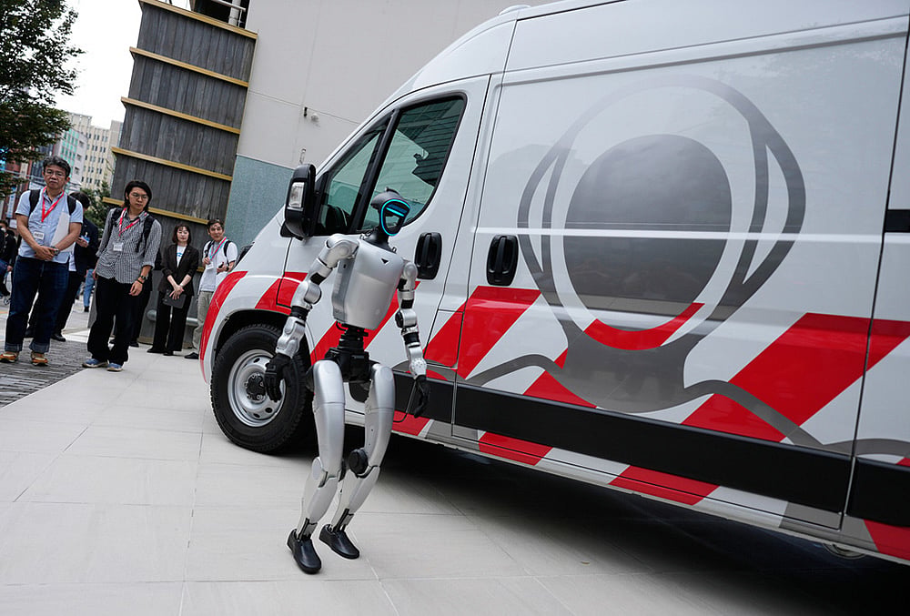 Japans mobile maintenance unit for humanoid robots