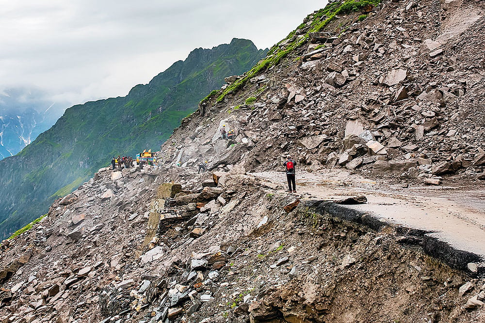 Cascading Danger: Landslide on the Manali-Leh highway at the Rohtang pass area in HImachal Pradesh - | Photo: Shutterstock