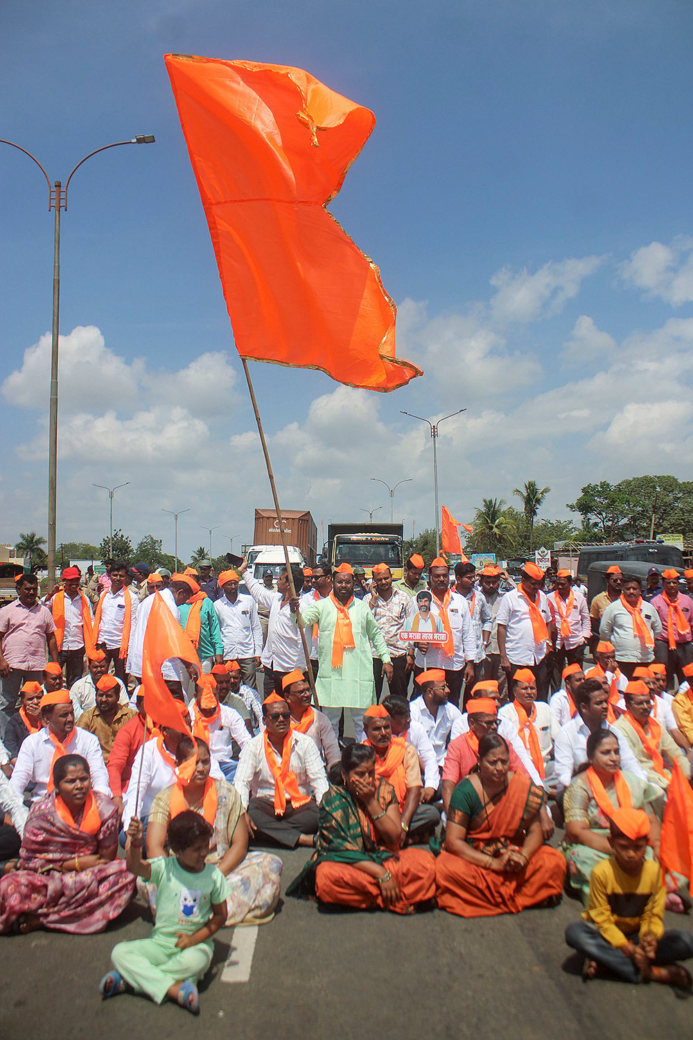People block a road on Solapur-Pune highway
