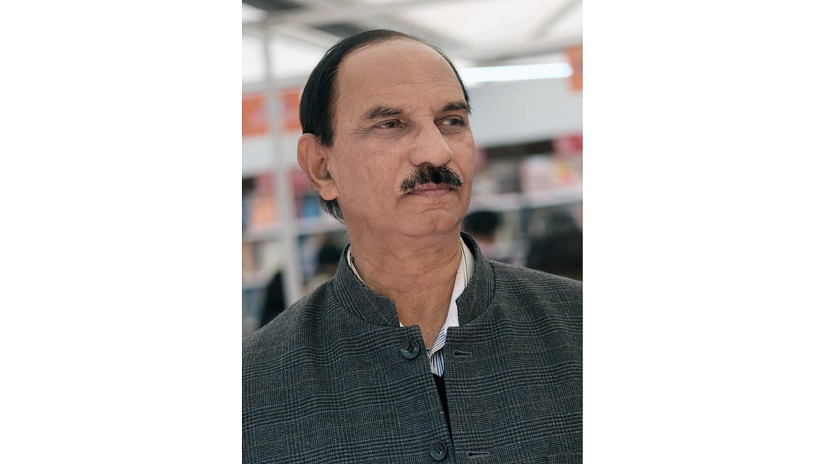 Hari Mangal, Senior Journalist - null