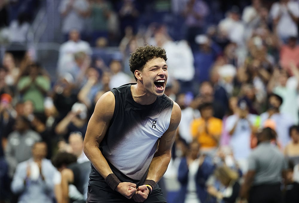 Ben Shelton, of the United States, celebrates after winning against Carlos Alcaraz, of Spain, in the quarterfinal round of the U.S. Open tennis championships, Wednesday, Sept. 9, 2026, in New York.  - | Photo: AP/Heather Khalifa
