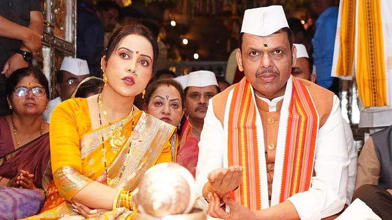 Amruta Fadnavis with husband Devendra Fadnavis - File Photo | X