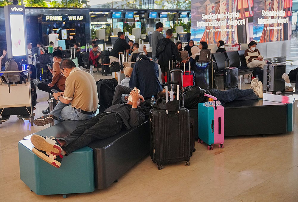 Indonesia flight cancellations volcano