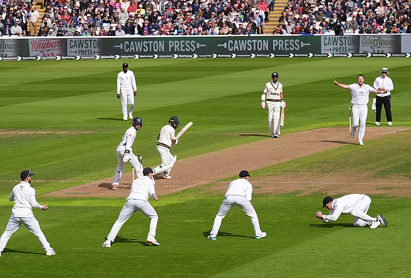 England vs Pakistan 3rd Test day 1 highlights-Englands Ollie Robinson