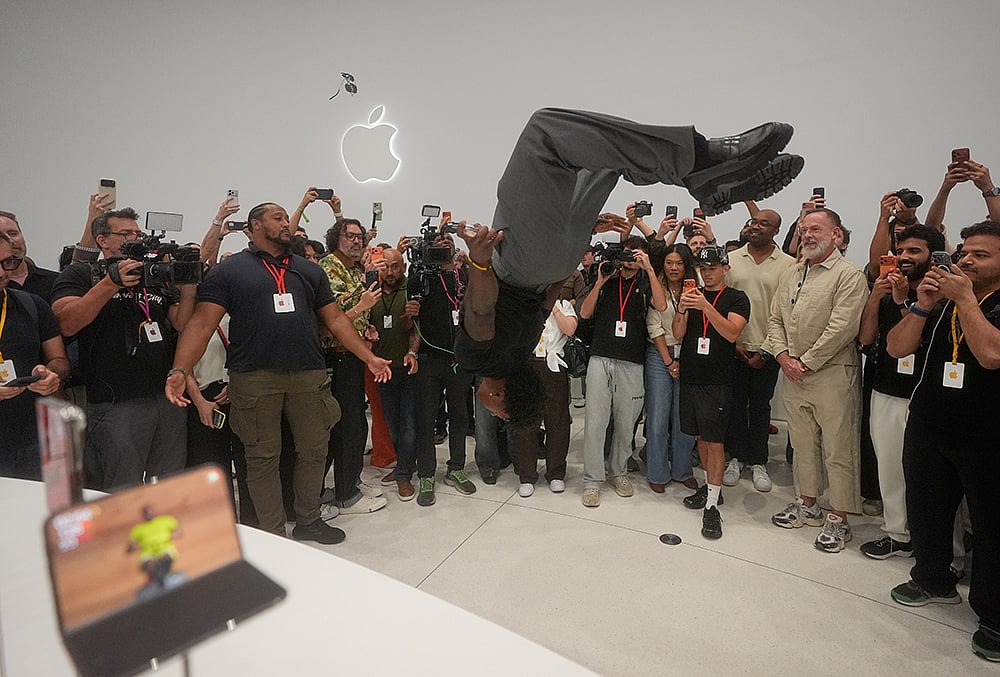 Influencer IShowSpeed during Iphone event
