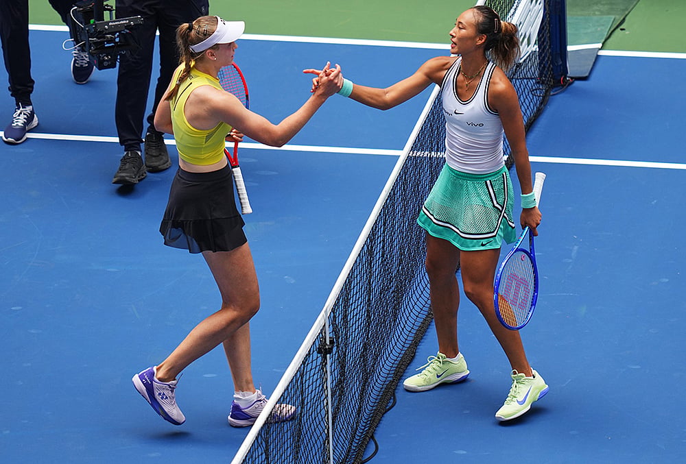 Elena Rybakina, of Kazakhstan, left, and Qinwen Zheng, of China, meet at the net after Rybakina won their match during the quarterfinal round of the U.S. Open tennis championships, Wednesday, Sept. 9, 2026, in New York.  - | Photo: AP/Kirsty Wigglesworth