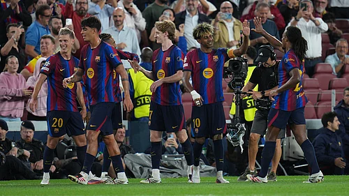 .(AP Photo/Emilio Morenatti) : Barcelonas Lamine Yamal, second right, celebrates with teammates after scoring his sides fourth goal during the Champions League opening phase soccer between Barcelona and Feyenoord in Barcelona, Spain, Wednesday, Sept. 9, 206
