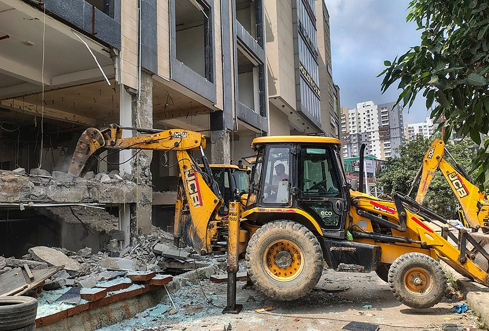 Noida Authority demolishes unauthorized commercial building in Hajipur