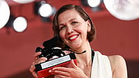 AP : Maggie Gyllenhaal Defends 'Woman Unknown' 